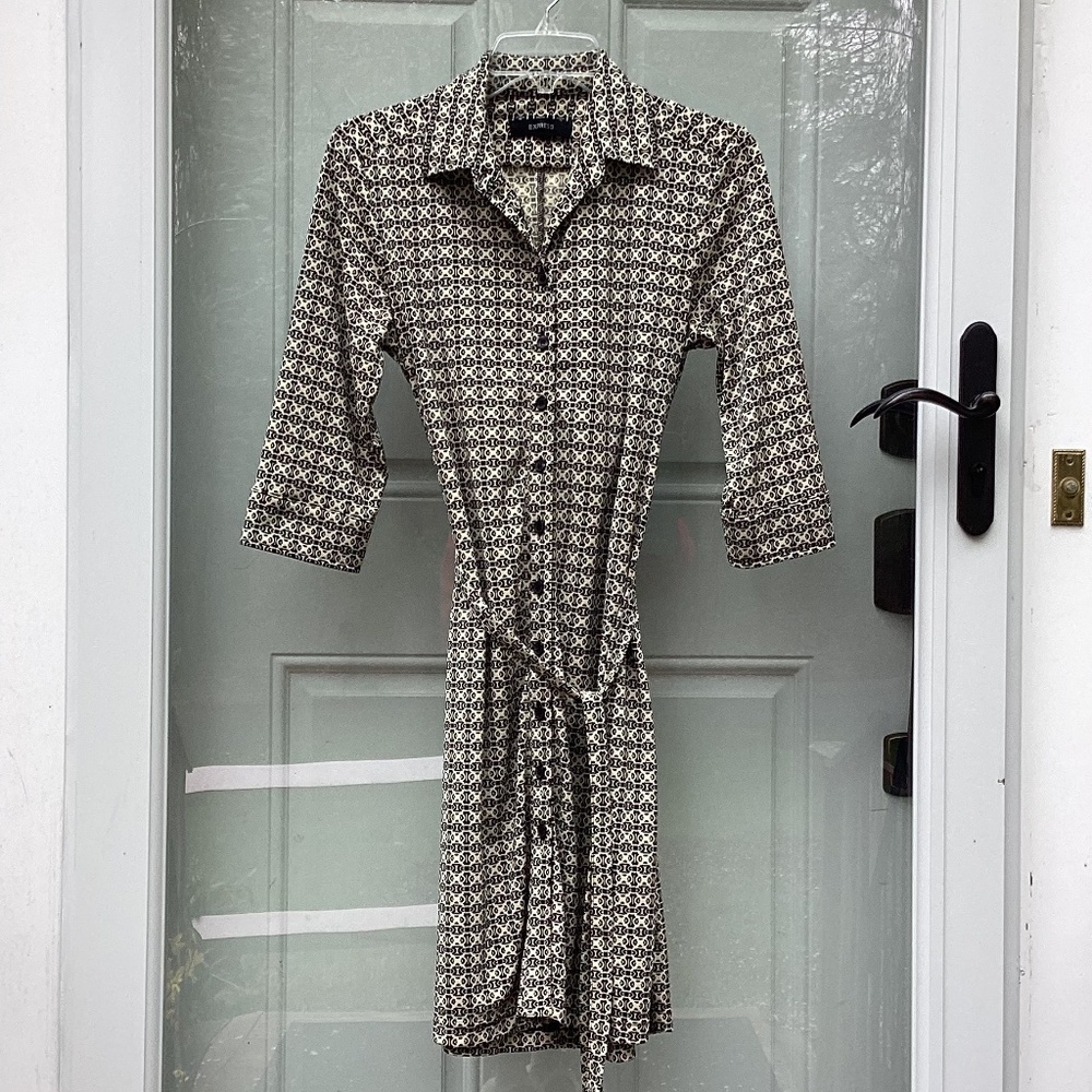 EXPRESS collared dress cream/black button & belted , size 4